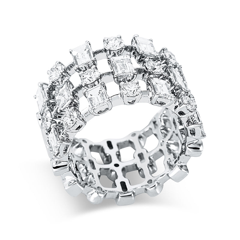 Ring 18 kt WG, 10 Brill. 0,93 ct, TW-vsi, 11 Bag. 2,26 ct, TW-vsi