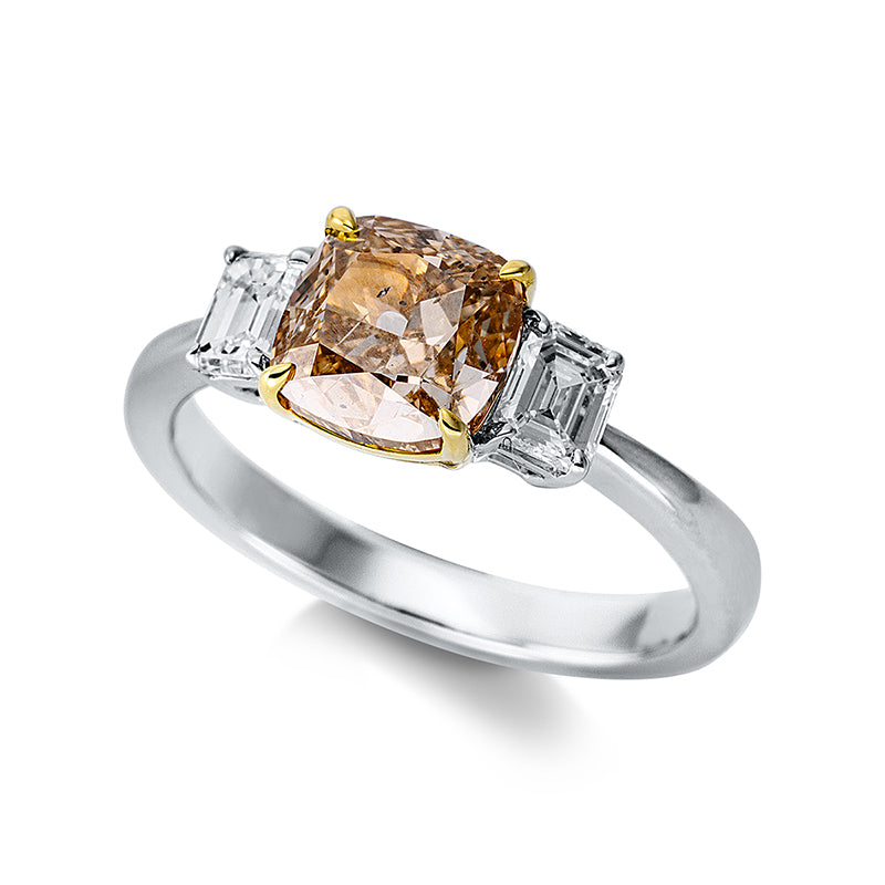 Ring 18 kt WG+GG, 2 Sm.schliff 0,53 ct, TW-si, 1 Cushion 2,02 ct, braun