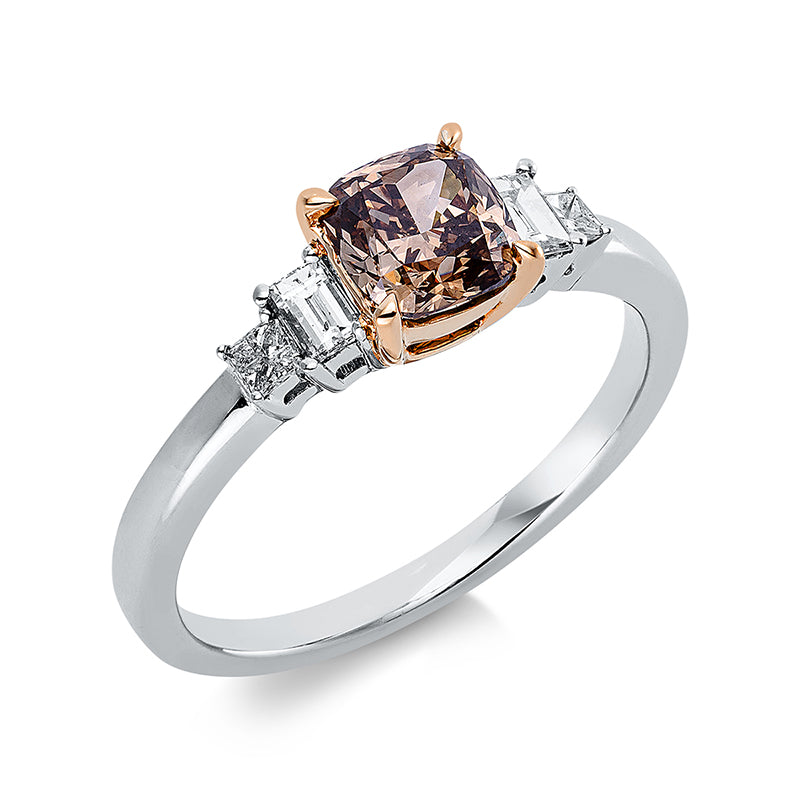 Ring 18 kt WG+RG, 2 Princ. 0,10 ct, TW-si, 2 Bag. 0,18 ct, TW-si, 1 Cushion 1,02 ct, braun