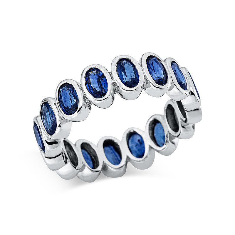 Ring 18 kt WG, 16 Saphire 4,23 ct blau