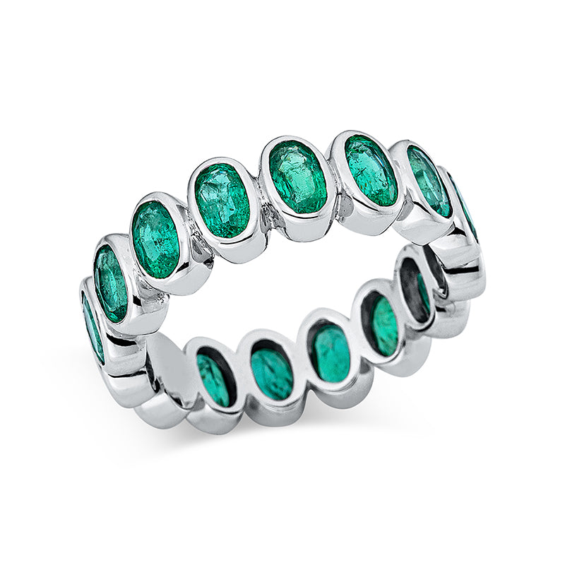 Ring 18 kt WG, 16 Smaragde 3,65 ct grün