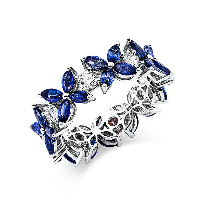 Ring 18 kt WG, 8 Brill. 0,95 ct, TW-si, 32 Saphire 3,16 ct blau