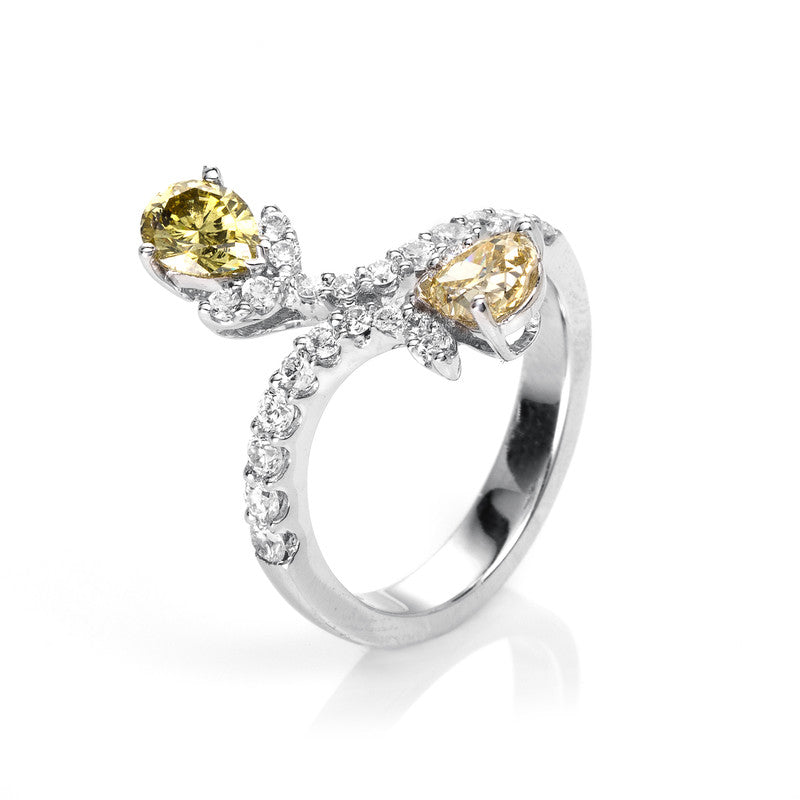 Ring 18 kt WG, 24 Brill. 0,53 ct, TW-si, 2 Tropfen 1,16 ct, fancy