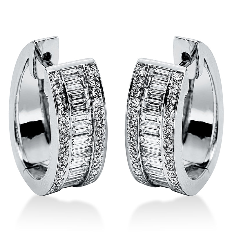 Creolen 18 kt WG, 28 Bag. 1,06 ct, TW-vsi, 64 Brill. 0,44 ct, TW-vsi