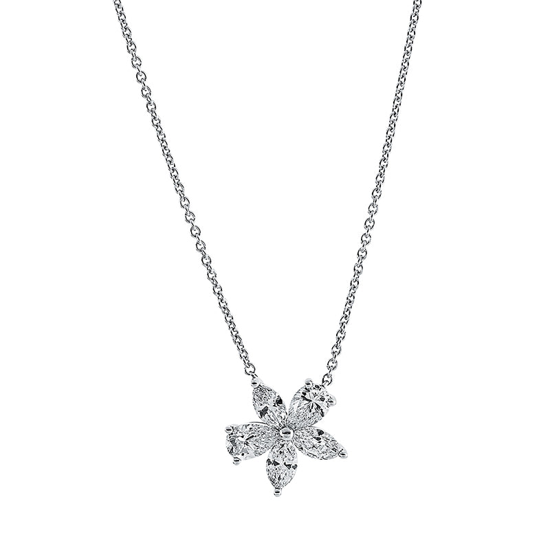 Collier 18 kt WG, mit ZÖ 41 cm + 43 cm, 2 Tropfen 0,55 ct, W-pi, 3 Nav. 0,48 ct, W-pi