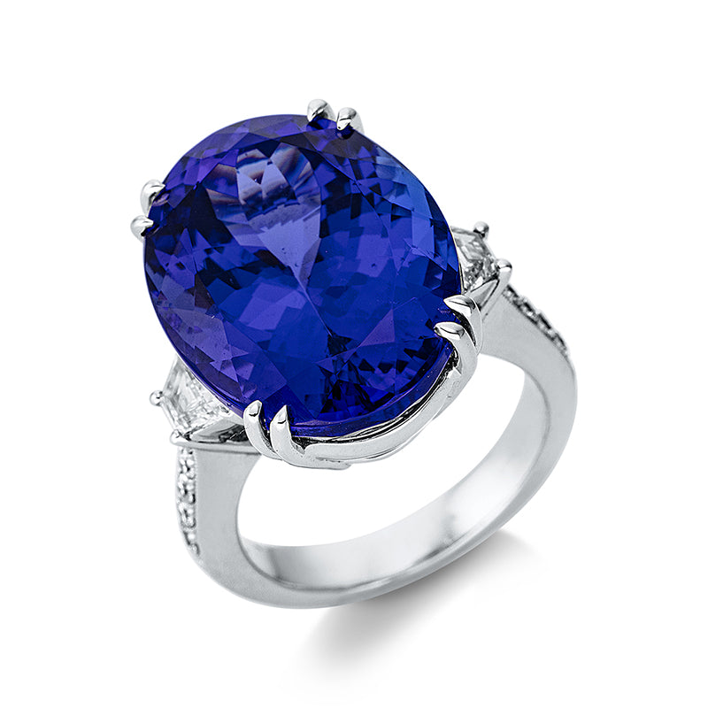 Ring 4er-Krappe 18 kt WG. 2 Trapeze 0.63 ct. TW-si. 10 Brillanten 0.26 ct. TW-si. 1 Tansanit 23.10 ct blau. H:14.9 mm. B:19.7 mm. Weite:54.5