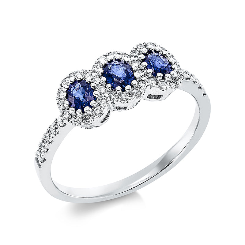 Ring Zarge 18 kt WG. 4 Brillanten 0.05 ct. TW-pi. 38 Brillanten 0.24 ct. TW-pi. 3 Saphire 0.63 ct blau. H:13.5 mm. B:6.6 mm. Weite:54
