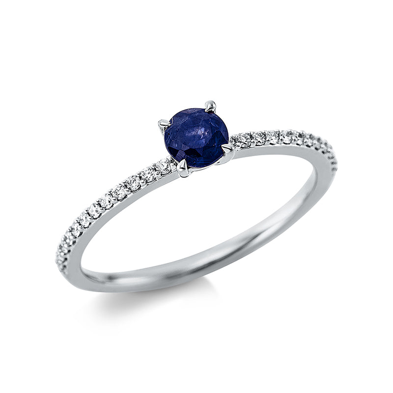 Ring 4er-Krappe 18 kt WG. 24 Brillanten 0.12 ct. TW-si. 1 Saphir 0.36 ct blau. H:4.1 mm. B:4.1 mm. Weite:54