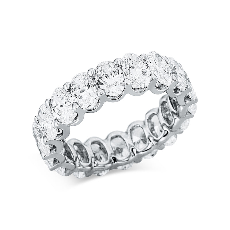 Ring 18 kt WG. 18 Oval 5.57 ct. E-vsi. B:5.4 mm. Weite:52