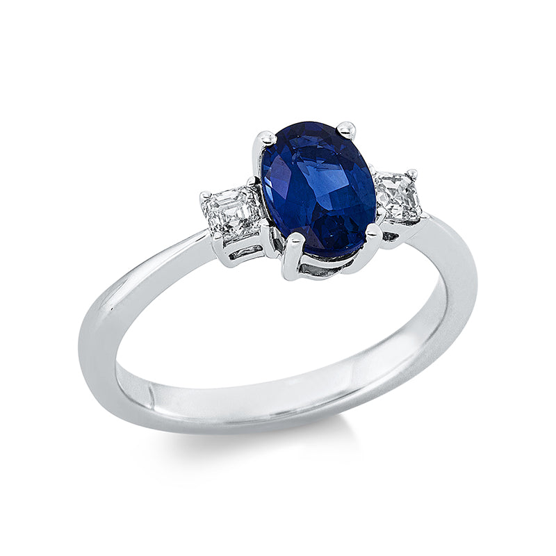 Ring 18 kt WG, 2 Assher 0,30 ct, TW-vsi, 1 Saphir 1,39 ct blau