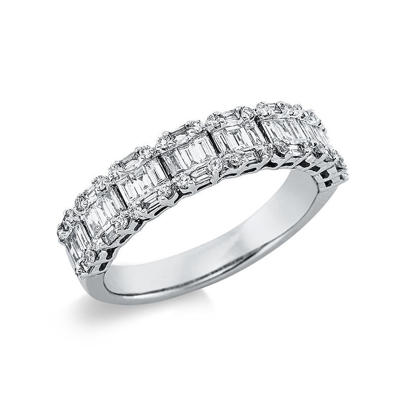 Ring 18 kt WG. 40 Baguette 0.49 ct. TW-vsi. 32 Brillanten 0.16 ct. TW-vsi/si. Weite:54