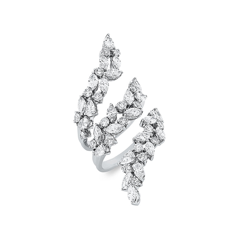 Ring 18 kt WG, 20 Nav. 2,74 ct, TW-si, 6 Tropfen 0,88 ct, TW-si, 22 Brill. 1,38 ct, TW-si