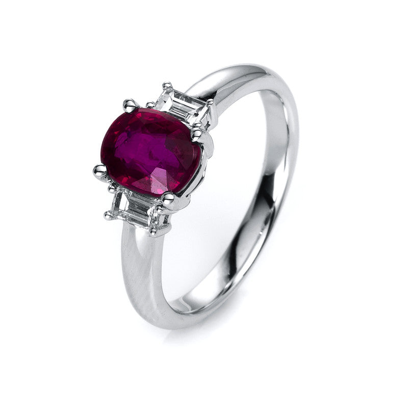 Ring 18 kt WG, 2 Bag. 0,30 ct, TW-vsi, 1 Rubin 2,02 ct rot