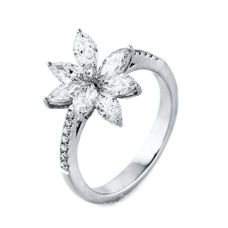 Ring 18 kt WG. 1 Brill. 0.04 ct. TW-si. 7 Navette 1.17 ct. TW-si. 14 Brillanten 0.09 ct. TW-si. Weite:53