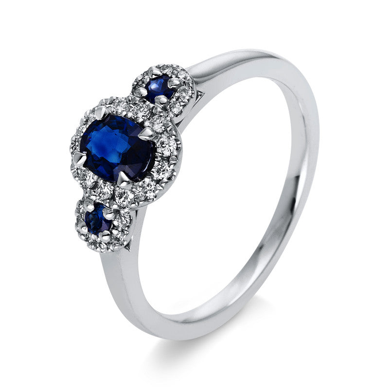 Ring 18 kt WG, 24 Brill. 0,17 ct, TW-si, 1 Saphir 0,39 ct blau, 2 Saphire 0,07 ct blau