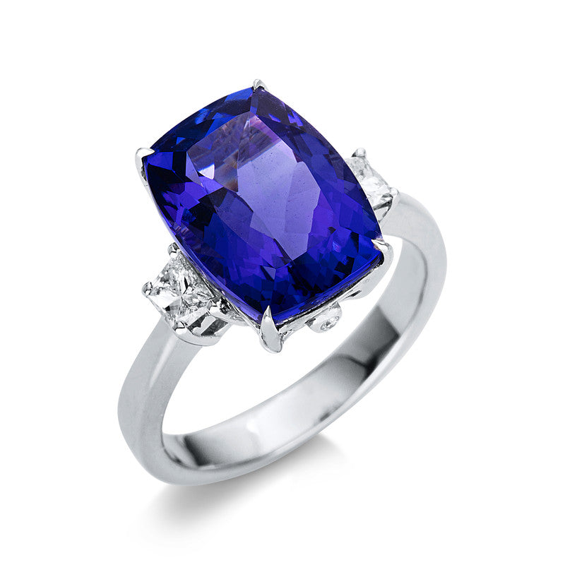 Ring 18 kt WG, 2 Trap. 0,44 ct, TW-si, 2 Brill. 0,01 ct, TW-si, 1 Tansanit 7,44 ct blau