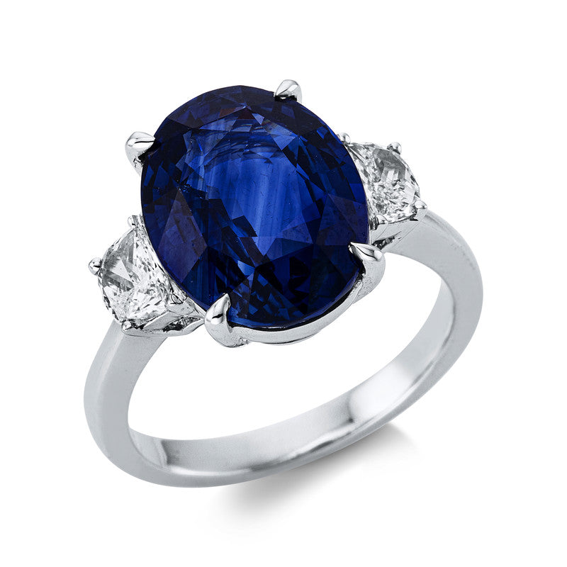 Ring 4er-Krappe 18 kt WG. GRS2014-066912. 2 Halbmond 0.48 ct. TW-si. 1 Saphir 9.03 ct blau. Weite:54