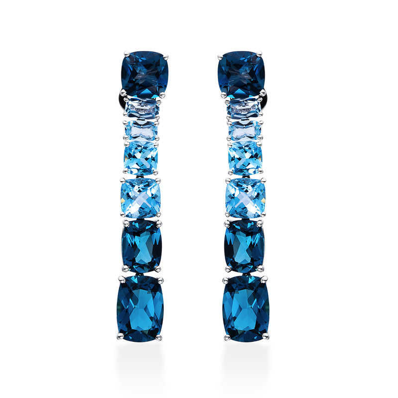 Ohrschmuck 18 kt WG. Sicherheitsverschluss. 4 Blautopase 1.05 ct sky blue. 4 Blautopase 3.70 ct blau. 6 Blautopase 14.10 ct Lond. blue. H:42.8 mm. B:7.1 mm