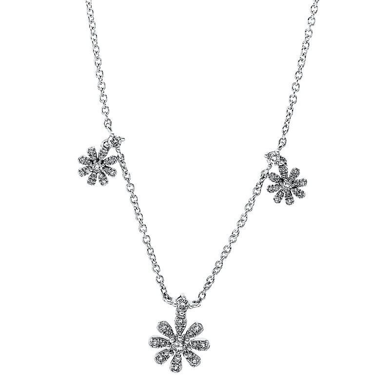 Collier 18 kt WG. mit ZÖ 40 cm. 4 Brillanten 0.14 ct. TW-si. 50 Brillanten 0.18 ct. TW-si. H:11.6 mm. B:8.3 mm. L:45.0 cm. S:2.6 mm