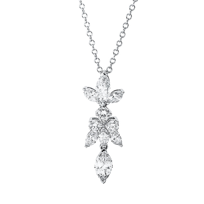 Collier 18 kt WG, mit ZÖ 40 cm, 7 Nav. 1,27 ct, TW-vsi, 3 Brill. 0,26 ct, TW-vsi