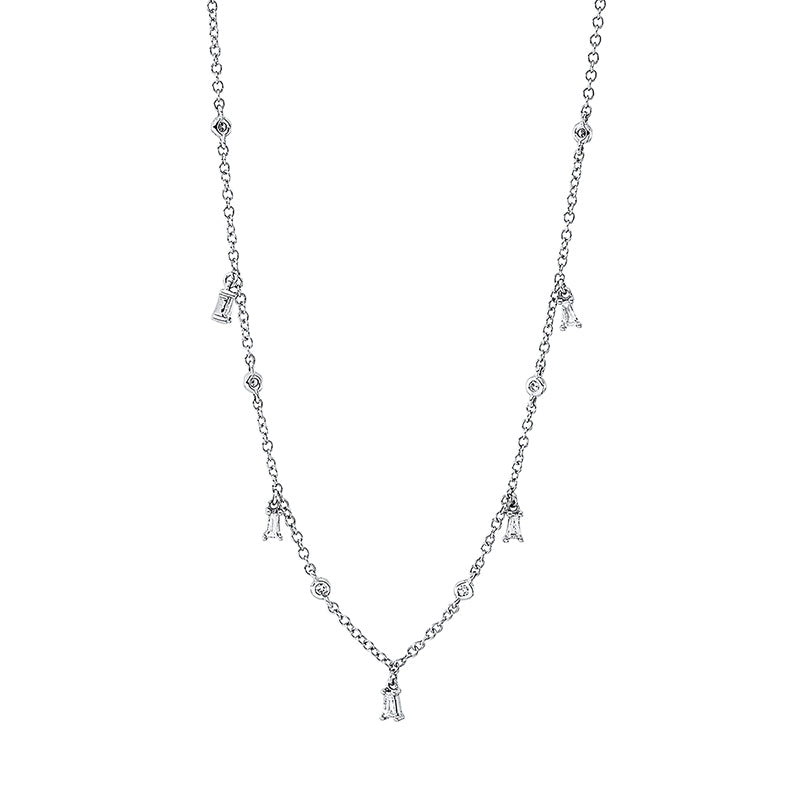 Collier 18 kt WG. 5 Trapeze 0.20 ct. TW-si. 6 Diamanten 0.04 ct. TW-si. H:406.0 mm. B:2.2 mm. L:45.7 cm. S:1.9 mm