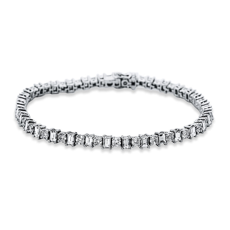 Armband 18 kt WG, 24 Bag. 2,75 ct, TW-si, 8 Bag. 0,88 ct, TW-si, 32 Brill. 2,55 ct, TW-si