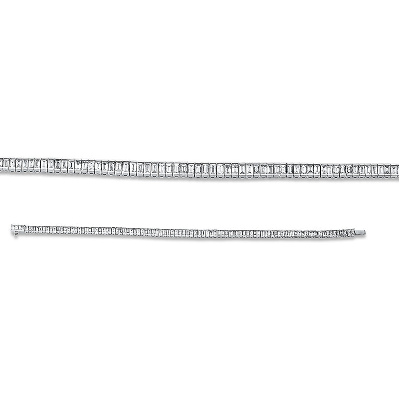 Armband 18 kt WG. 96 Baguette 4.26 ct. TW-si. B:3.8 mm. L:18.4 cm. S:3.1 mm