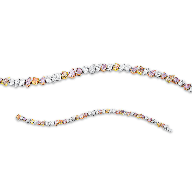 Armband 18 kt WG+GG+RG. 5 Oval 0.78 ct. TW-vsi. 6 Sm.schliff 0.94 ct. TW-vsi. 24 Diamanten 5.91 ct. fancy. 8 Navette 1.26 ct. fancy. B:5.7 mm. L:16.5 cm. S:3.6 mm