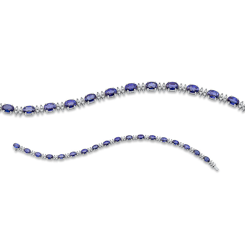 Armband 18 kt WG. 72 Brillanten 0.53 ct. TW-pi. 18 Saphire 11.49 ct blau. B:4.5 mm. L:18.5 cm. S:3.8 mm