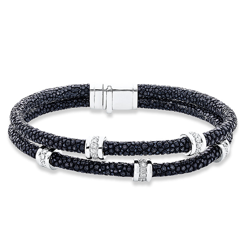 Armband 18 kt WG. black leather. 60 Brillanten 0.74 ct. TW-si. B:12.4 mm. L:19.0 cm. S:6.6 mm