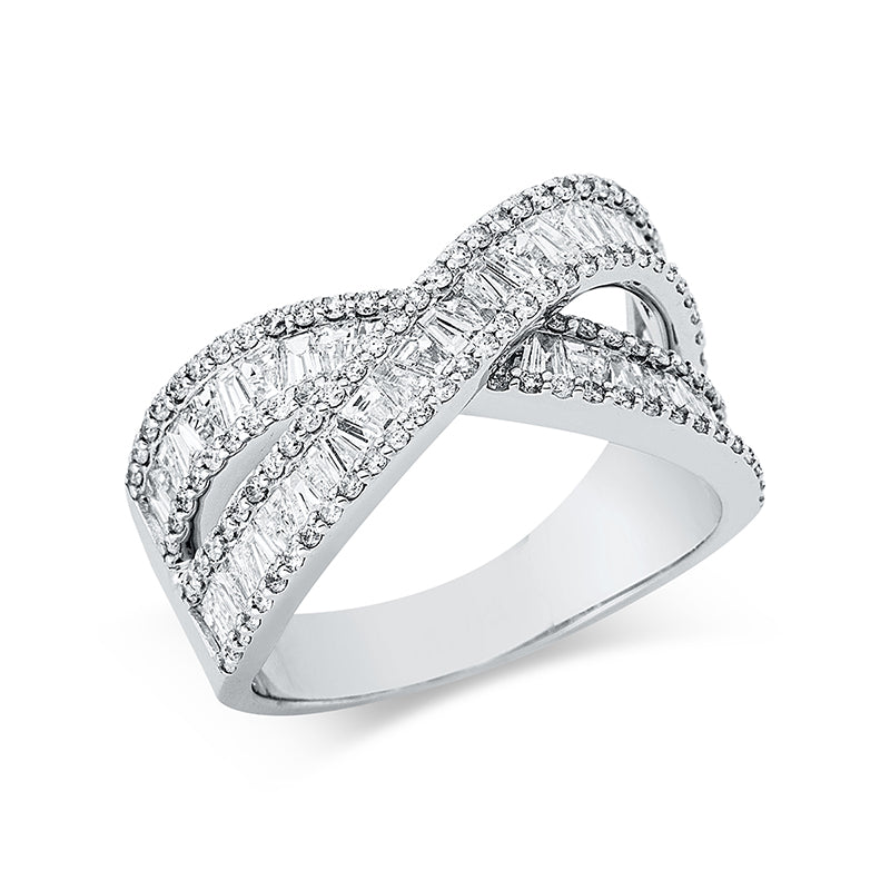 Ring 18 kt WG. 45 Trapeze 1.24 ct. F-vsi. 118 Brillanten 0.42 ct. F-si. Weite:53
