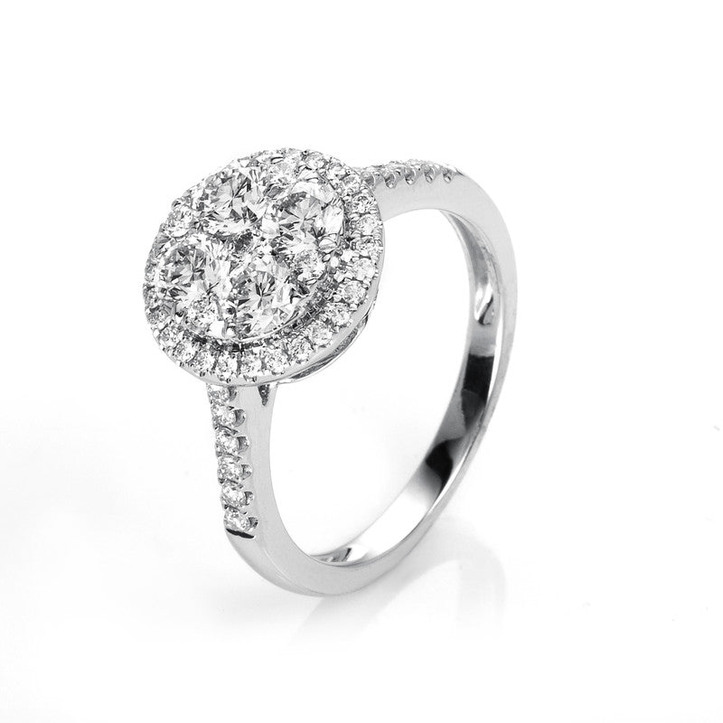 Ring 18 kt WG. 4 Brillanten 0.82 ct. TW-vsi/si. 45 Brillanten 0.41 ct. TW-vsi/si. Ø:11.7 mm. Weite:53.5